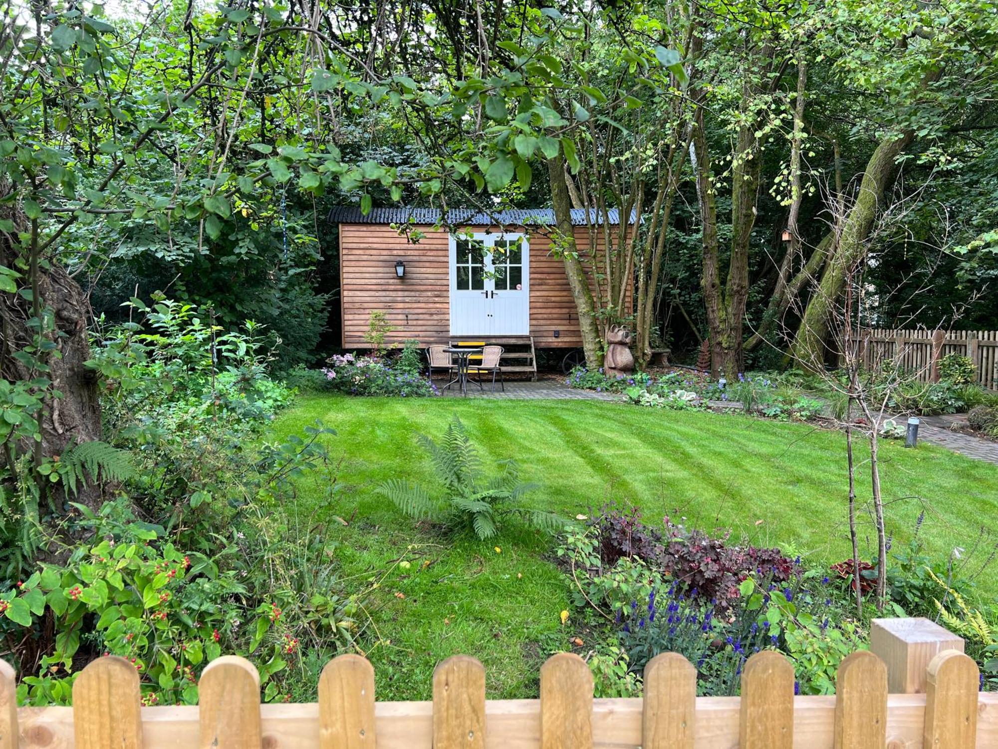 Tranquil Spot Shepherds Hut Cinderford ภายนอก รูปภาพ